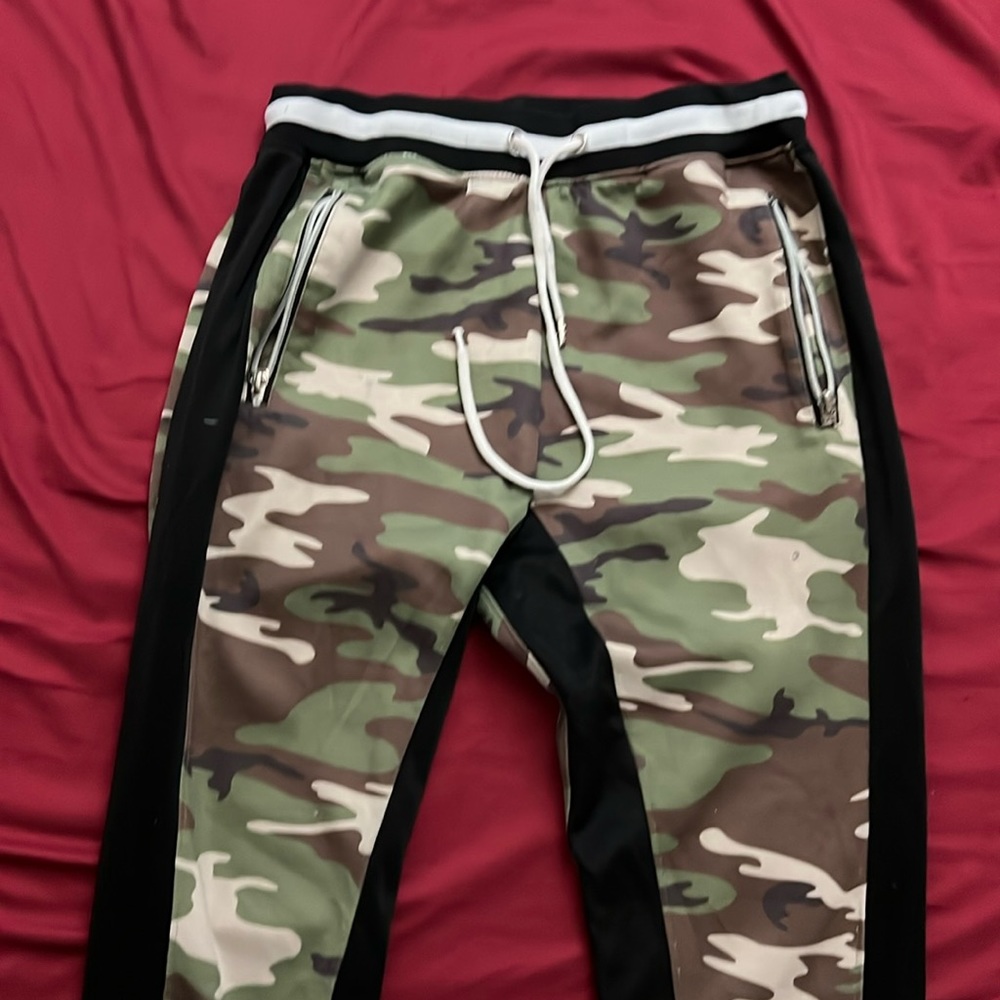 Camo Print Joggers with Side Stripe and Zip Pockets